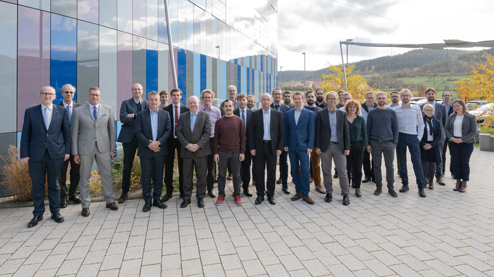 Beteiligte Partner stehen vereint in Jena zum Start der BMBF-Initiative QuNET.