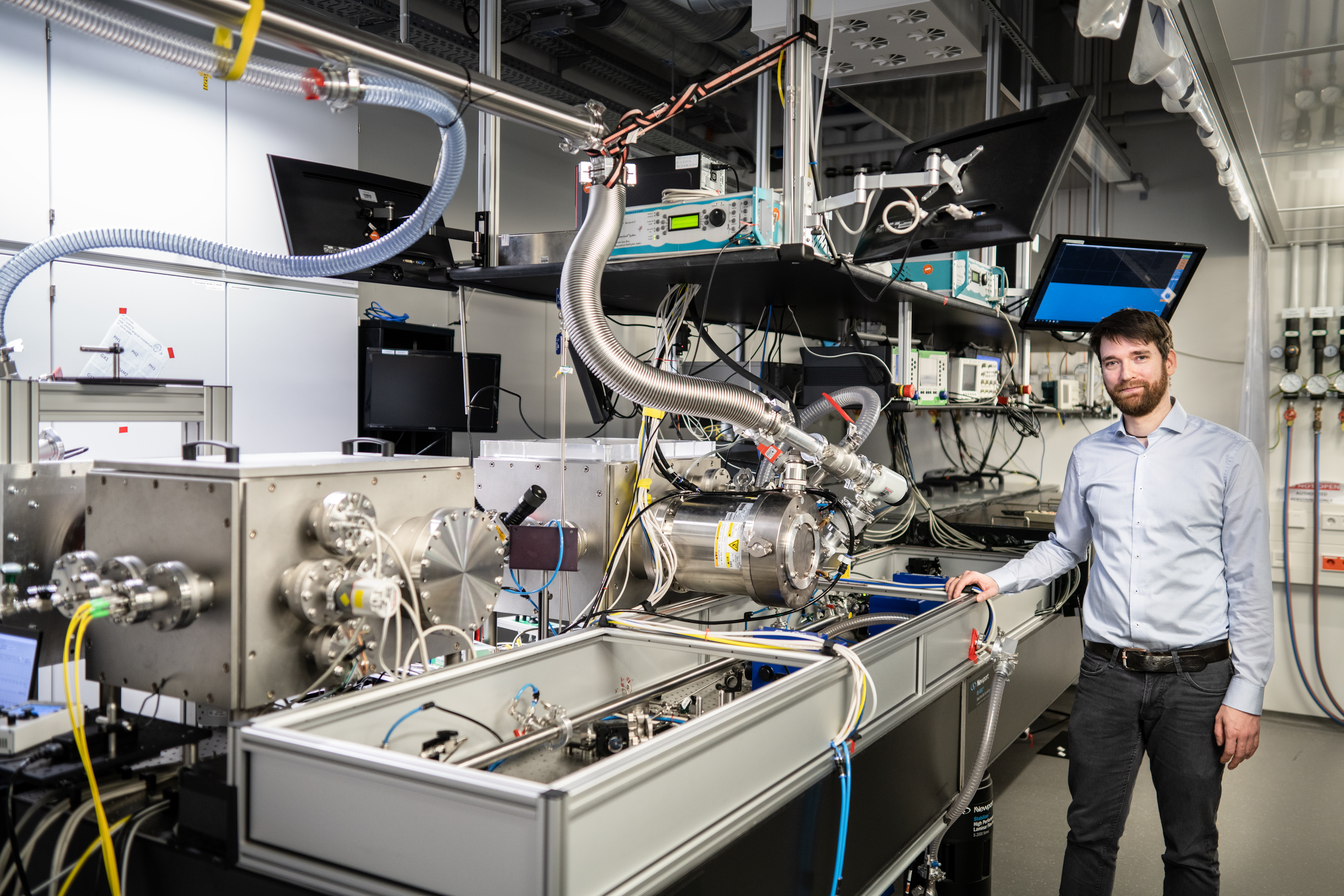 EUV-Quelle konzipiert von Robert Klas passt auf Labortisch. Sonst werden Großforschungsanlagen wie Synchrotone benötigt.