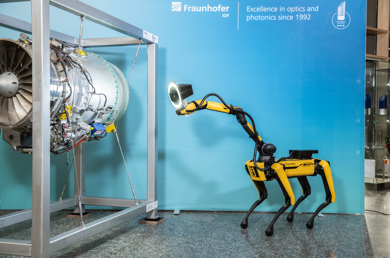 goSCOUT3D-Handscanner montiert auf Roboter scannt Turbine.