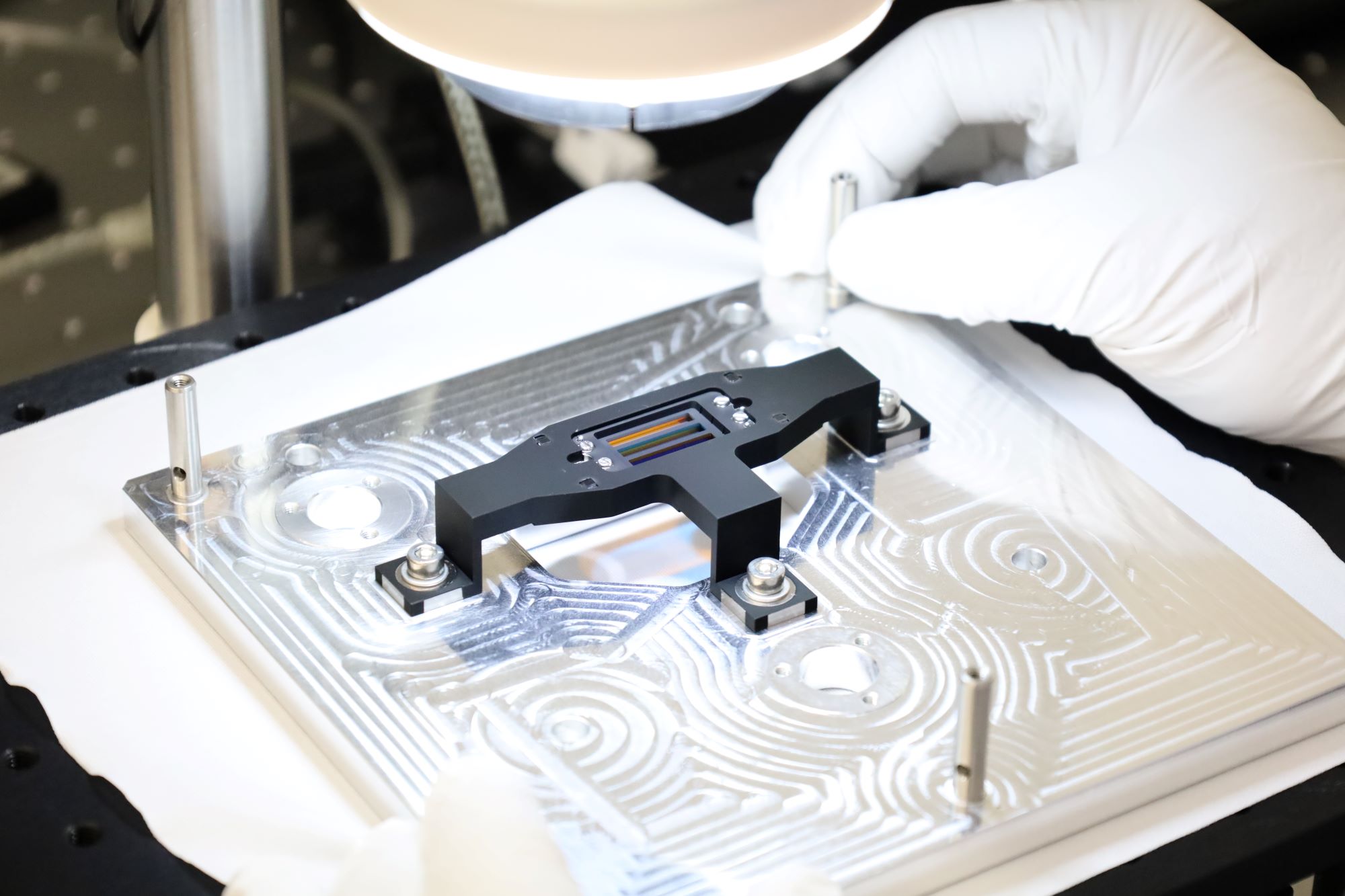 Filterarray mit integrierten Einzelfilterstreifen für Erdbeobachtungsinstrumente