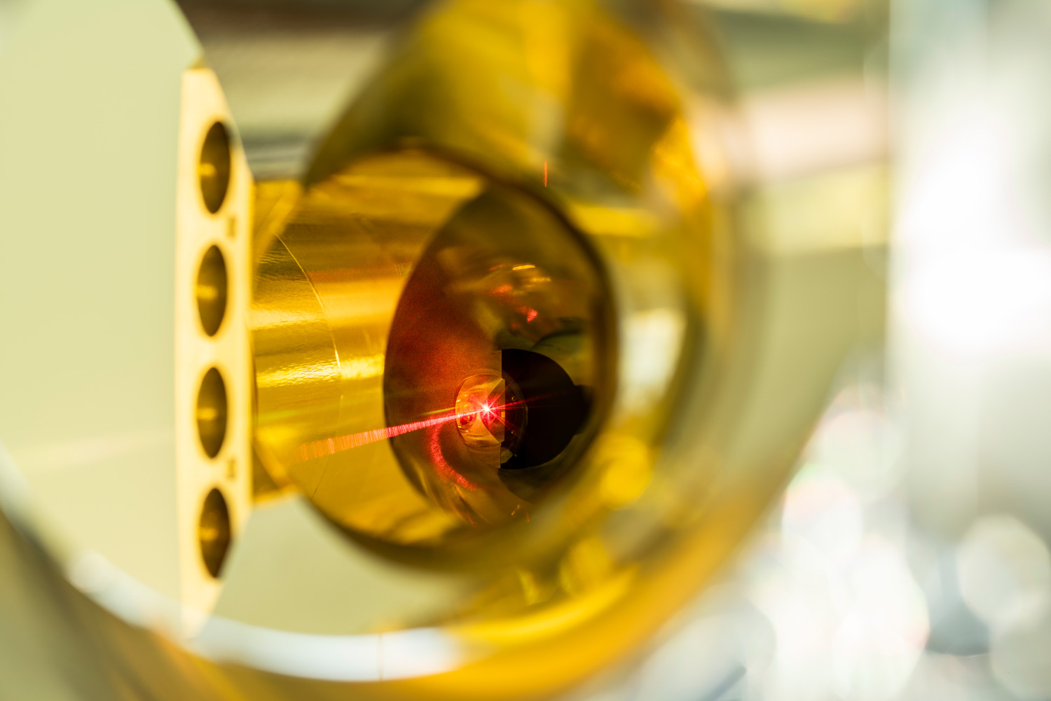 Blick in das goldene Teleskopsystem.
