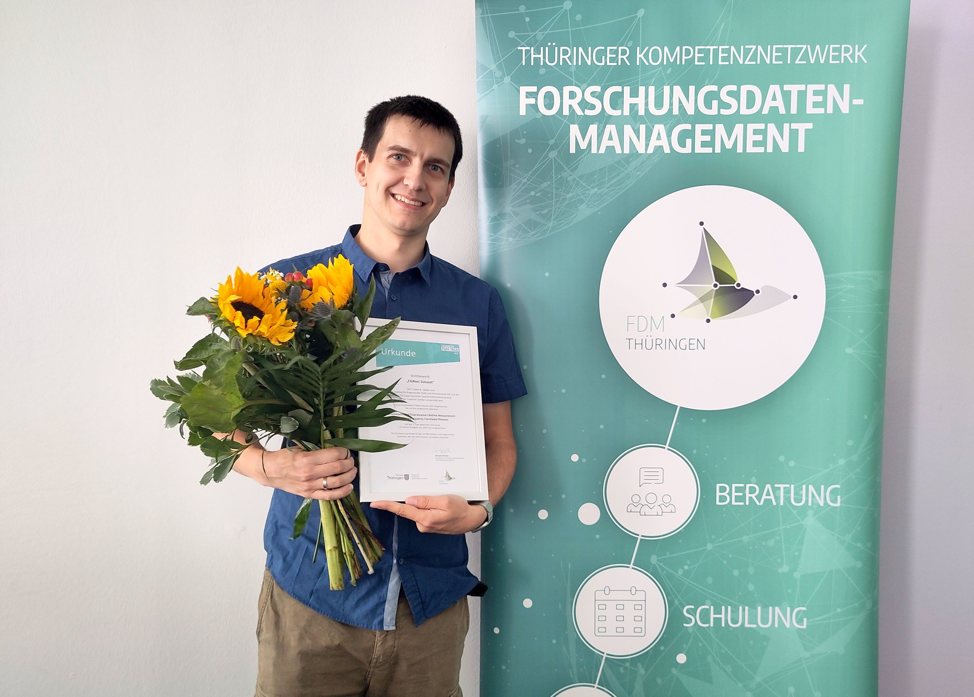 Tobias Gäbler vom Fraunhofer IOF erhält den FAIRest Dataset Award 2025. 