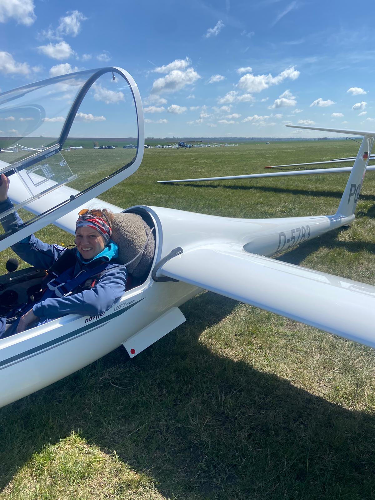 Seit früher Jugend ist Carolin leidenschaftliche Segelfliegerin.