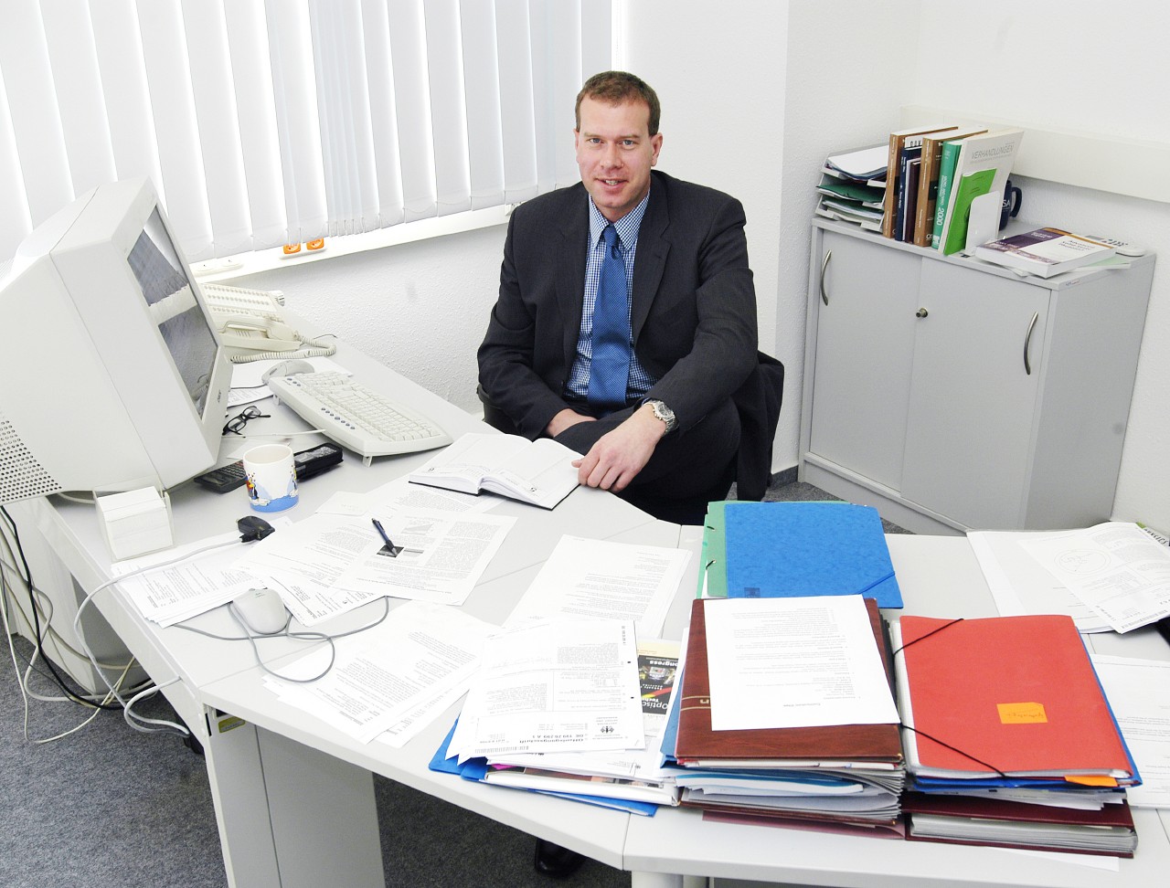Andreas Tünnermann in seinem Büro am IAP.
