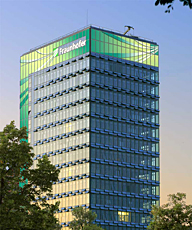 Fraunhofer-Haus in München mit »efficient design« Solarfassade.