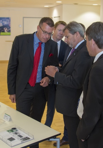 EU-Kommissar Dr. Johannes Hahn besuch Fraunhofer IOF 
