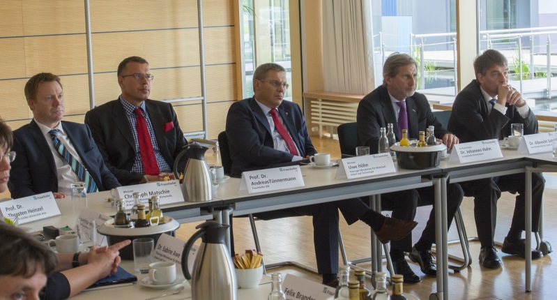 EU-Kommissar Dr. Johannes Hahn besuch Fraunhofer IOF 