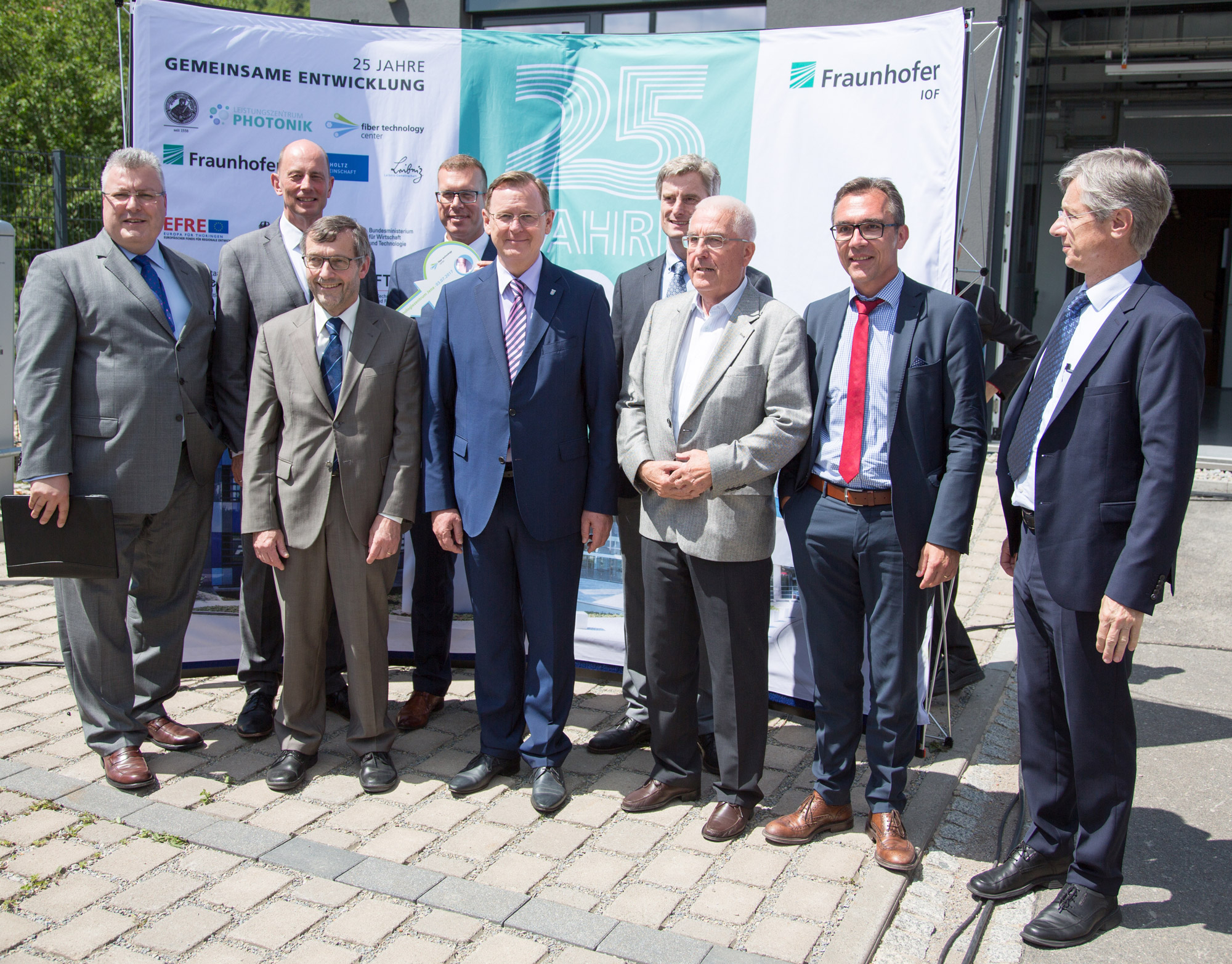 Grußwortredner der 25sten Jahrfeier des Fraunhofer IOF v.l.n.r: Dr. Michael Mertin; Wolfgang Tiefensee; Prof. Walter Rosenthal; Prof. Andreas Tünnermann; Bodo Ramelow; Dr. Patrick Hoyer; Dr. Werner Bornkessel; Prof. Jürgen Popp &amp; Dr. Frank Schlie.     