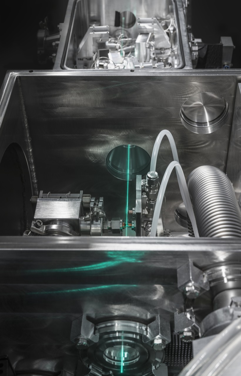 So sieht das Innenleben eines EUV-Lasers aus. Hier wird ein Hochleistungslaser  mittels des Prozesses der Erzeugung hoher Harmonischer ins EUV konvertiert.