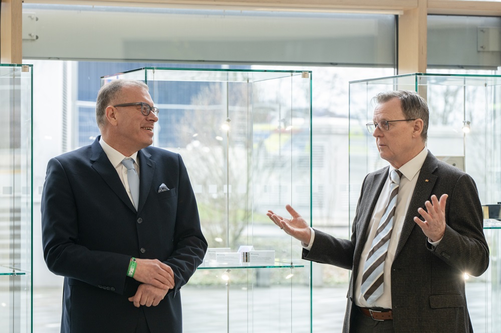 Thüringens Ministerpräsident Bodo Ramelow begleitet den Bundespräsidenten.