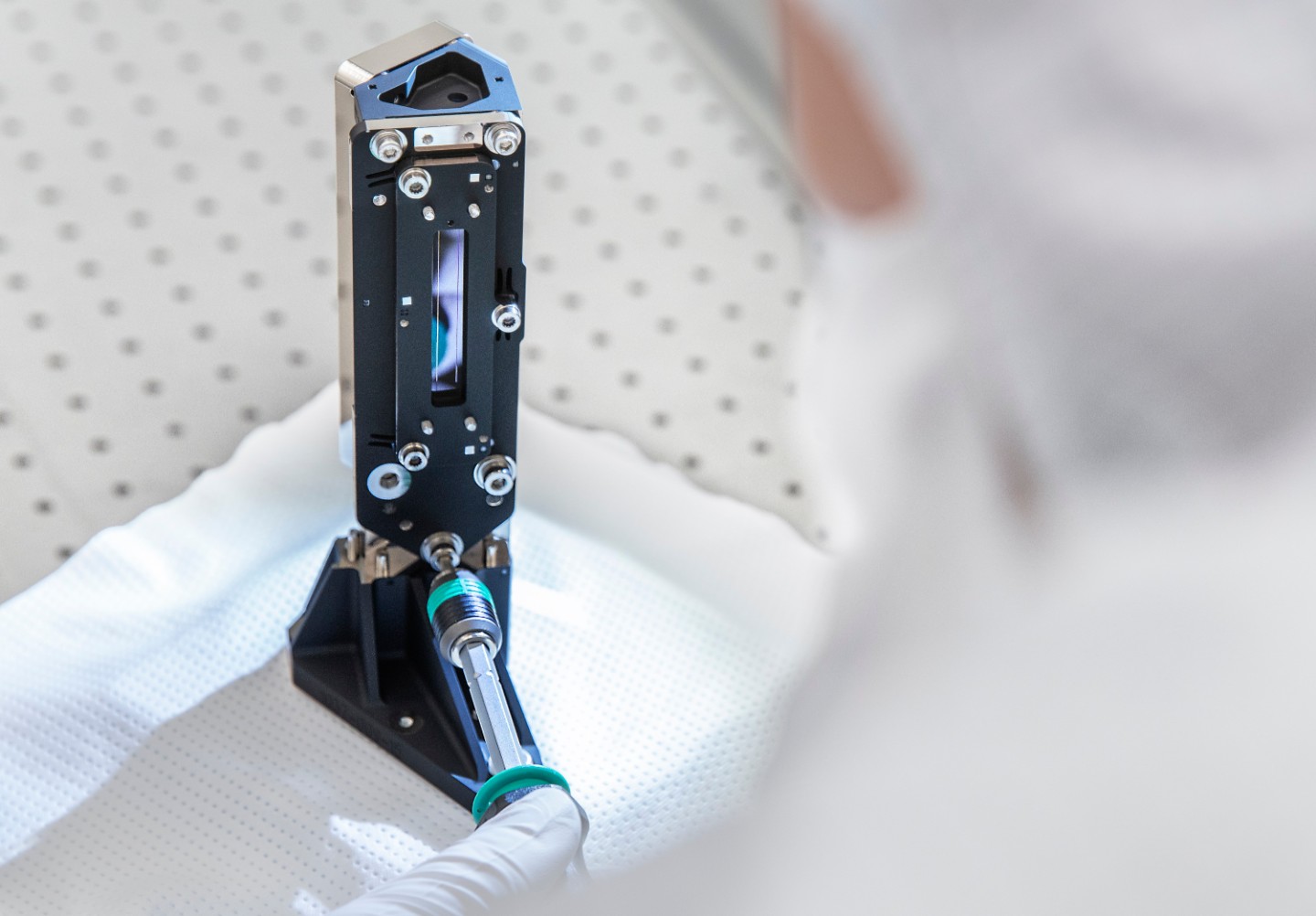 Hochpräziser Doppelspalt für Weltraumspektrometer