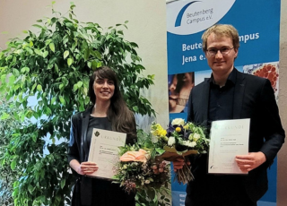 In diesem Jahr wurden Frau Dr. Christin Reimer und Herr Dr. Tobias Vogl mit den Wissenschaftspreisen Lebenswissenschaften und Physik ausgezeichnet. 