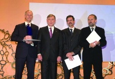 v. l. Dr. Klaus Streubel (OSRAM opto Semiconductors GmbH), Dr. Stefan Illek (OSRAM Opto Semiconductors GmbH), Dr. Andreas Bräuer (Fraunhofer IOF)
