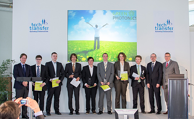 Übergabe des Nachwuchspreises Green Photonics 2013 auf der Hannover Messe 2013.