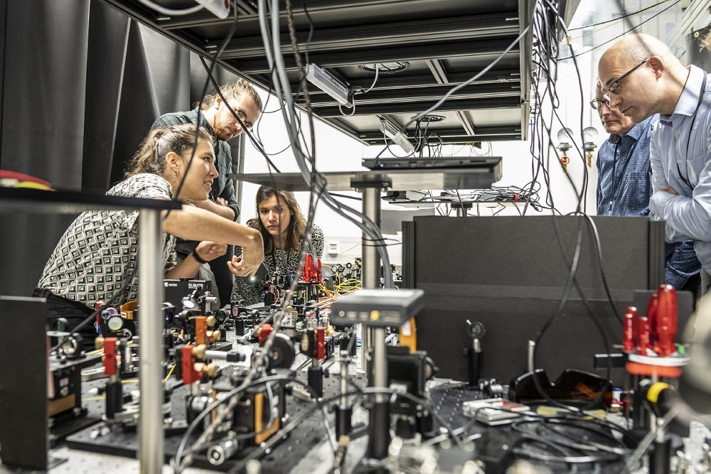 Already at the kickoff, the researchers made a joint visit to the lab. By the end of the project, three demonstrators should be available.