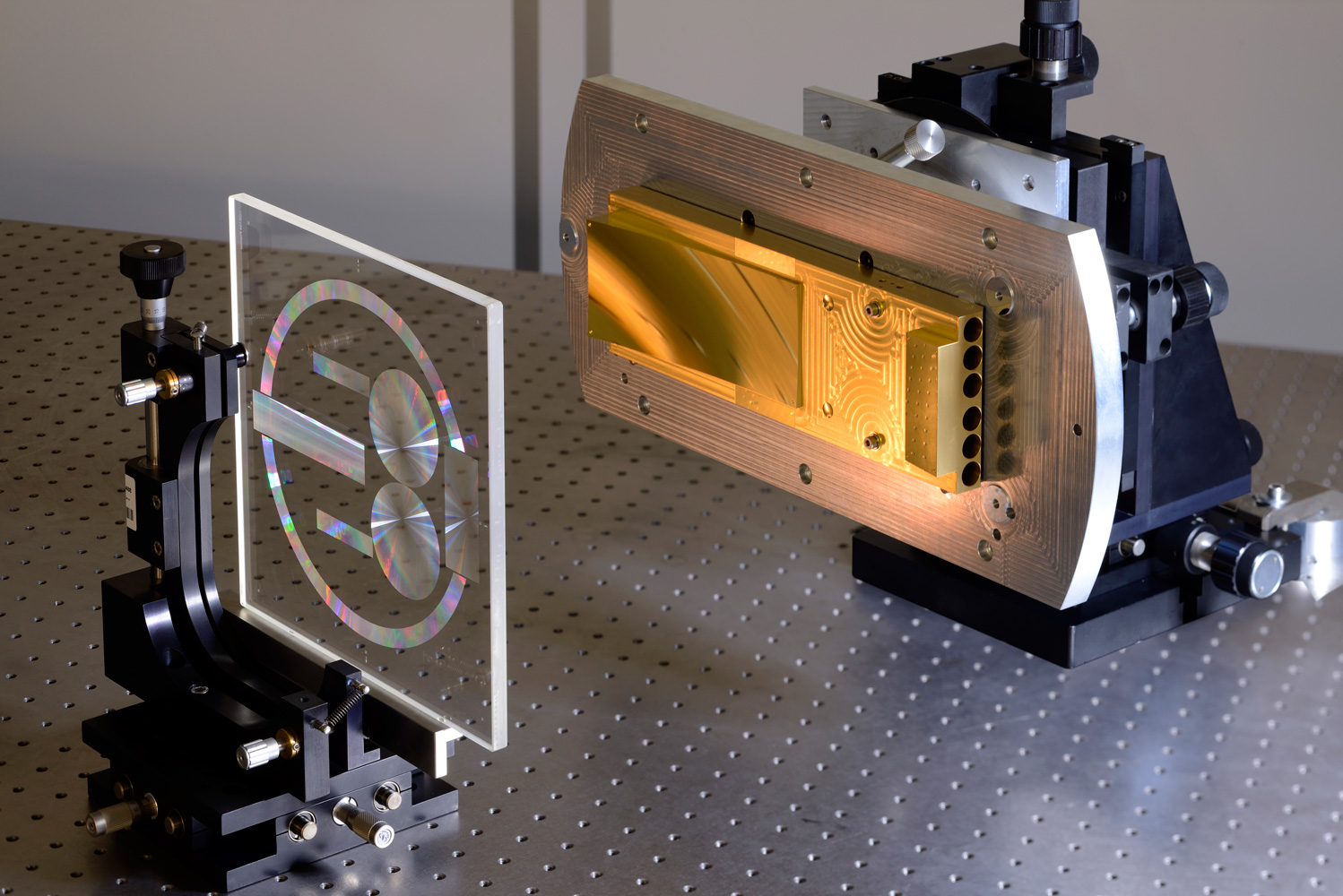 Setup for interferometric testing of a freeform mirror.