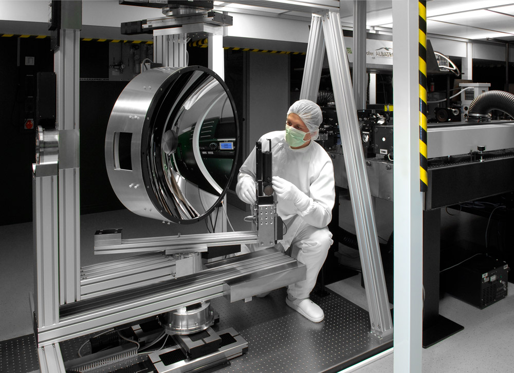 Researcher sit at the characterization facility in the laboratory and measures the coatings of an EUV mirror.