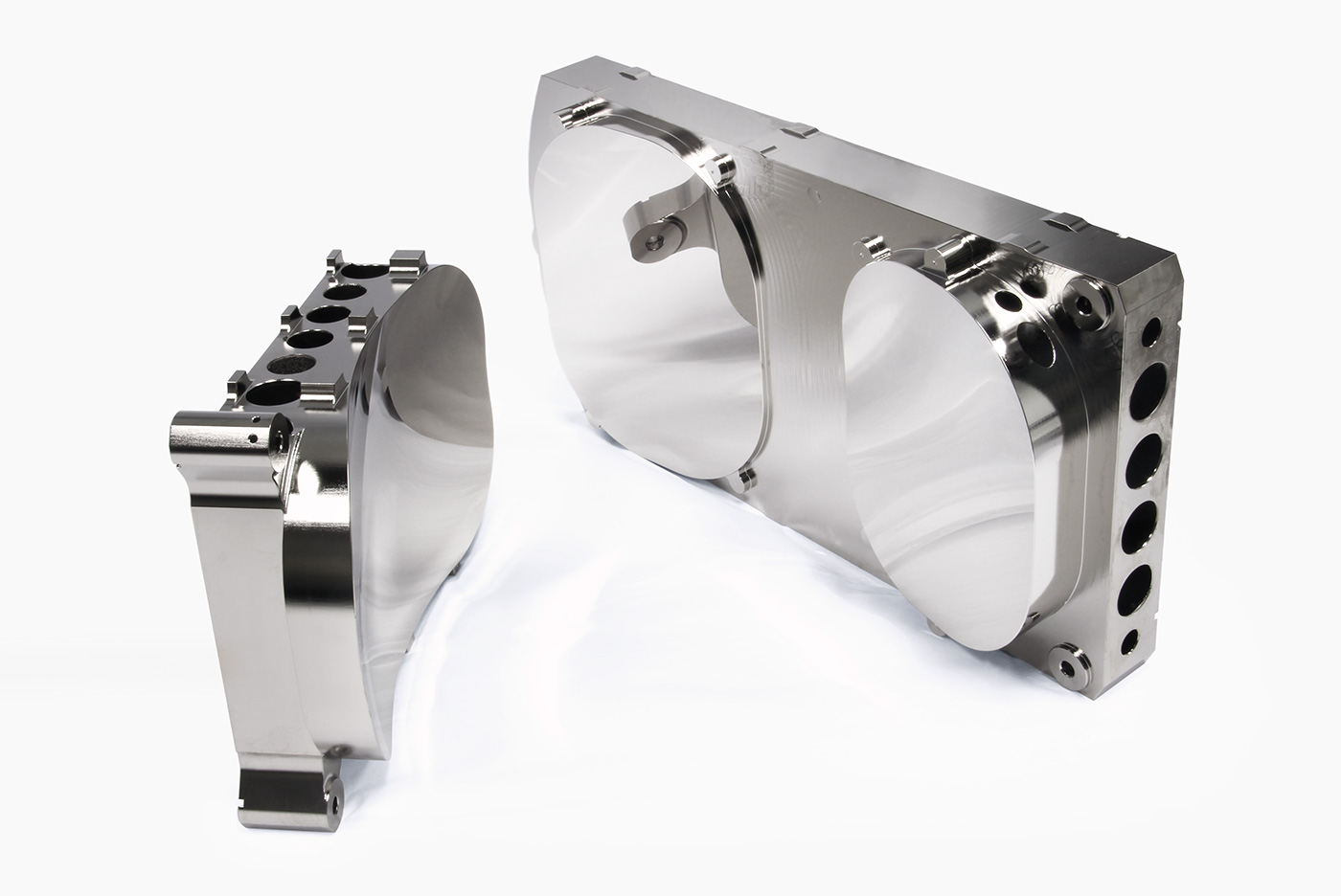 Additively manufactured metallic mirrors.