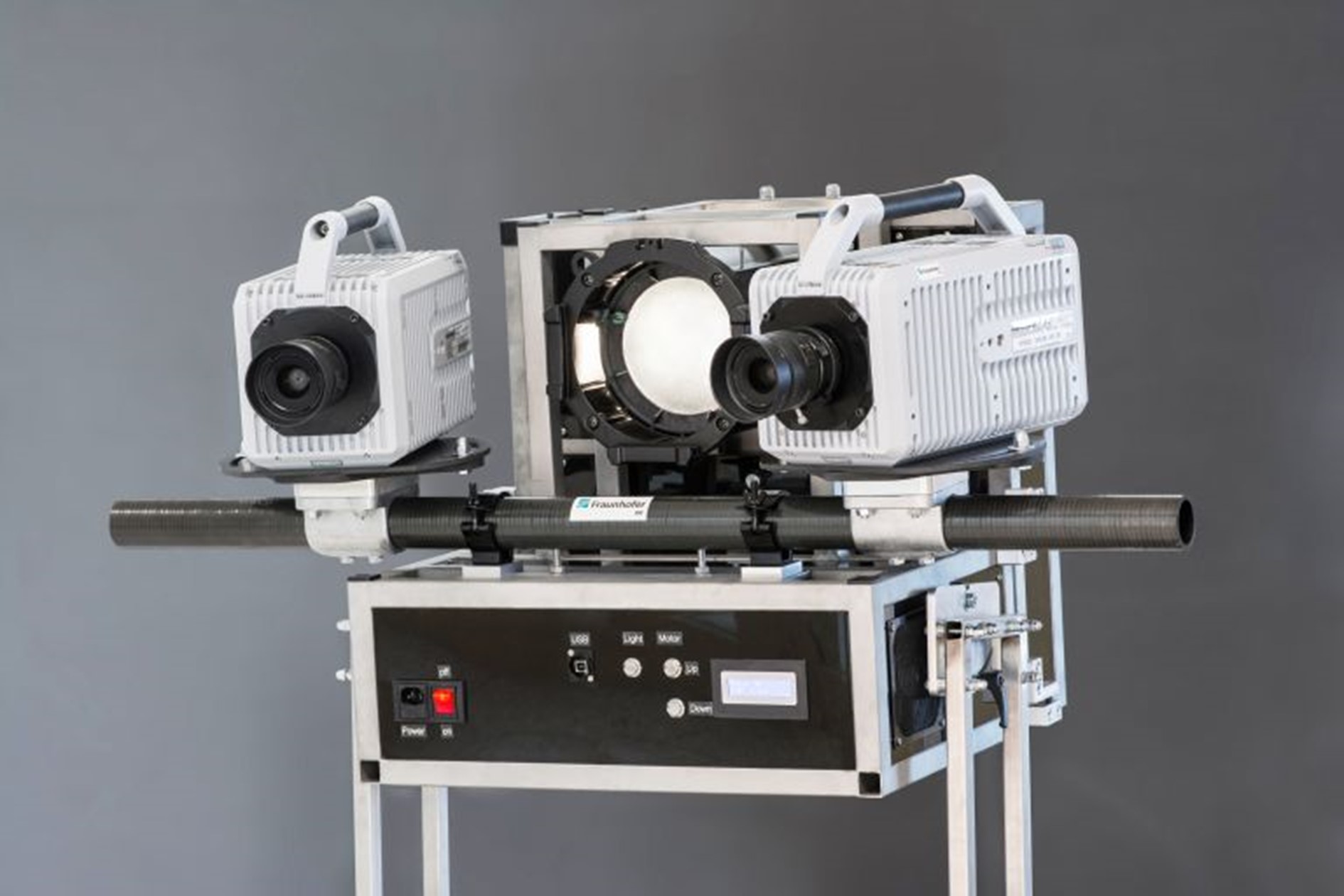  High-speed 3D sensor for measuring dynamic processes like crash tests.