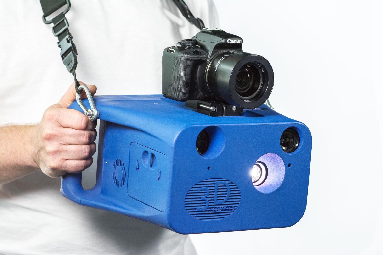 Mobile 3D-scanner with attached digital camera.