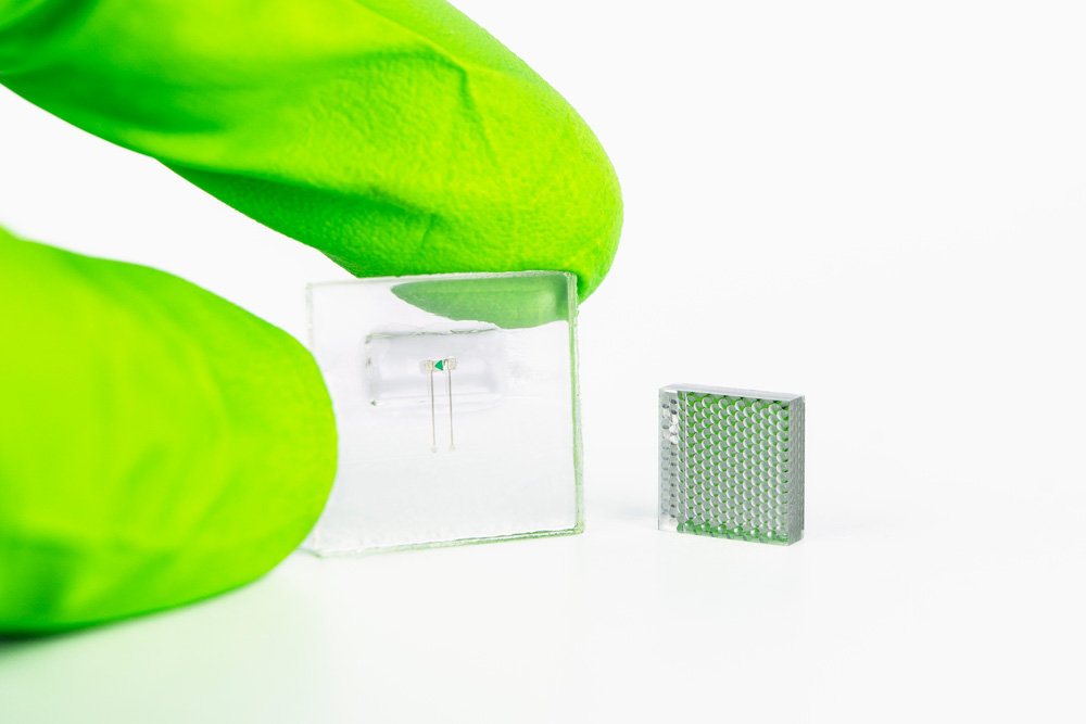 Printed optical components can be equipped with various functionalities. Here: Optical component with integrated LED.