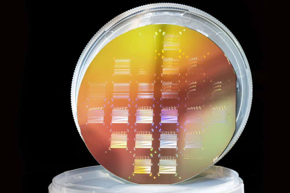 4&quot; Silicon Nitride Wafer with Integrated Photonic Building Blocks. 