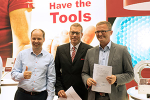 Christian Vestergaard Poulsen, Prof. Andreas Tünnermann and Jakob Skov (from left) at the signing ceremony of the strategic research alliance between NKT Photonics and the Fraunhofer IOF Jena