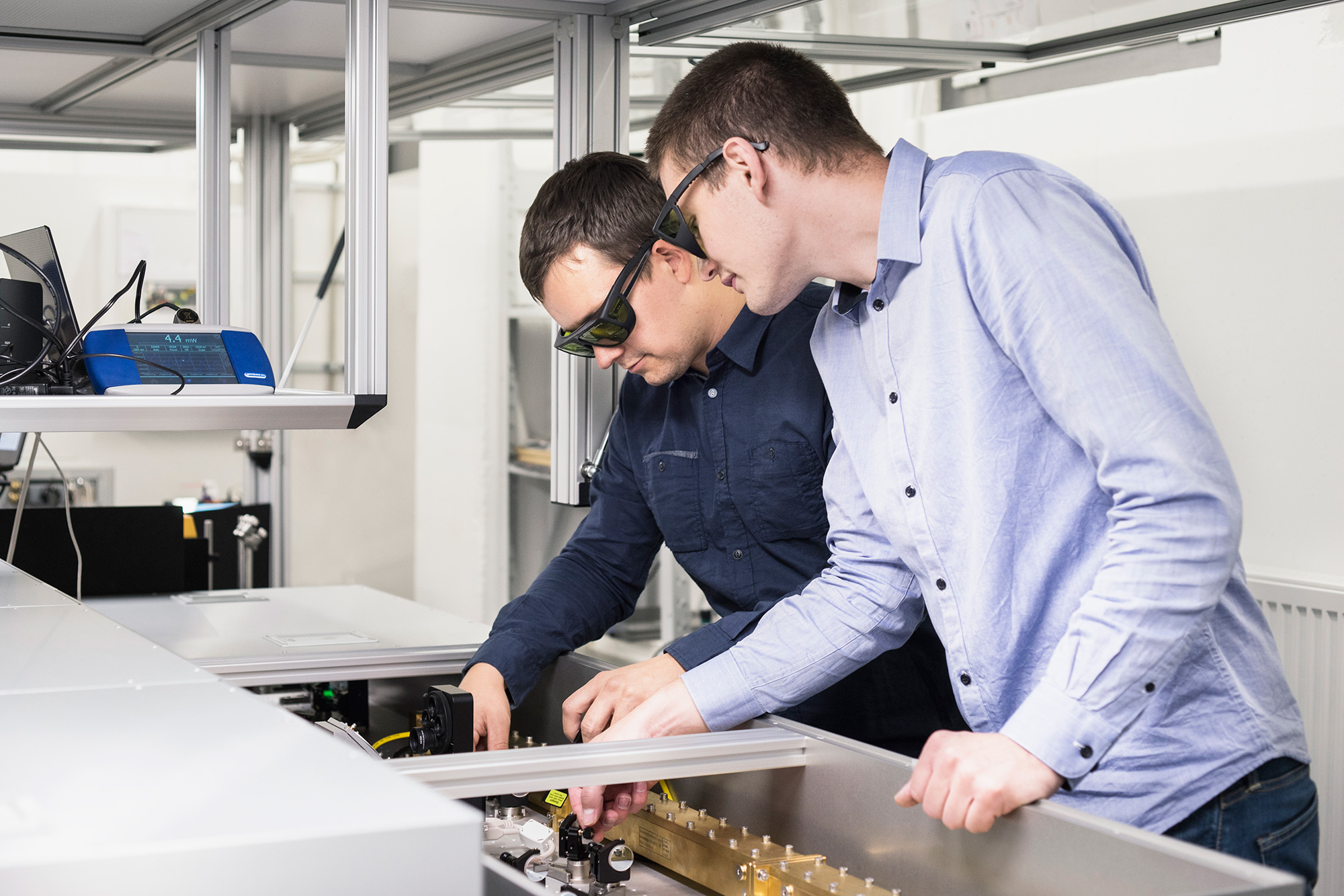 The team in Jena developed the world-record laser system based on a fs-fiber laser and two nonlinear compression stages. Transfer to ELI ALPS is scheduled for February 2017