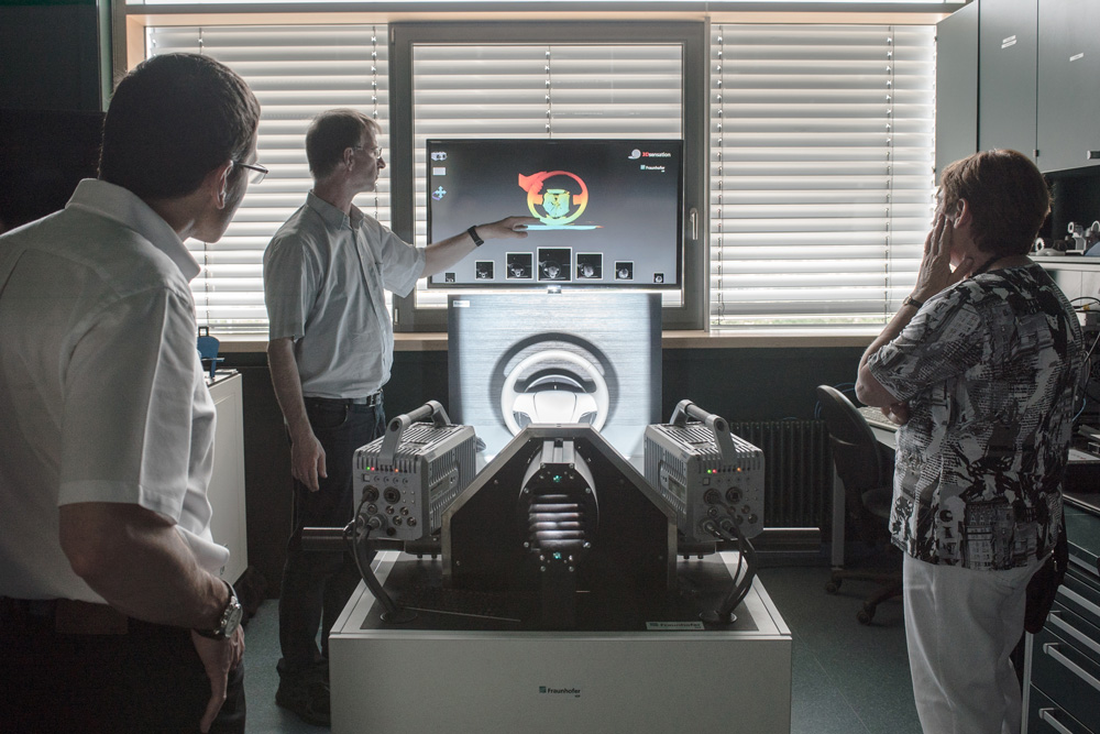 Researcher at Fraunhofer IOF shows 3D images of an ultra-fast deployment of an airbag in the laboratory.