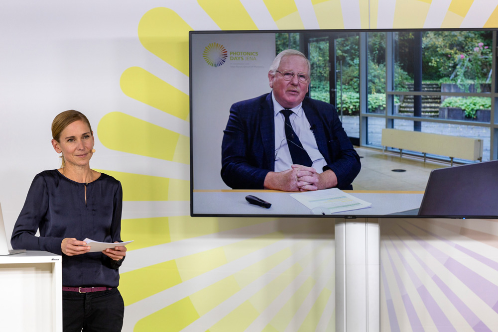 Could not be there live, but contributed virtually to the &quot;Photonics Days Jena&quot; with a keynote: Prof. Dr. Reinhard Genzel together with moderator Ulrike Brandt-Bohne.