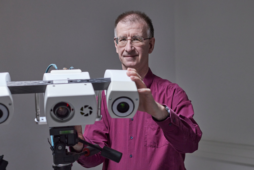 Dr. Peter Kühmstedt is head of the Imaging and Sensing department at Fraunhofer IOF.