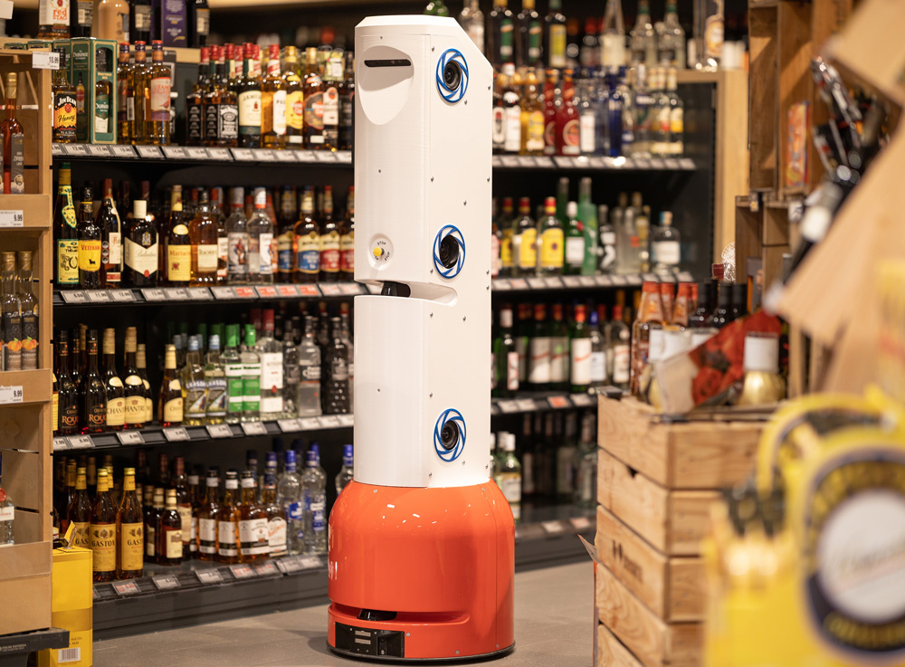 By automatically recording stock levels, it eases the workload on retail staff  - the service robot “TORY”, developed in the joint project “ROTATOR”.