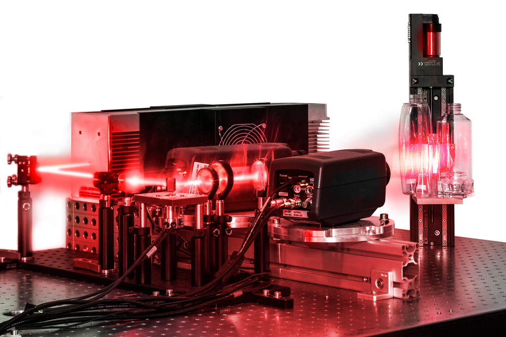 Lab setup demonstrating the MWIR 3D measurement principle.