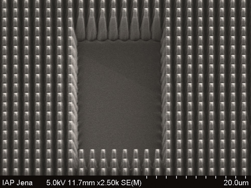 SEM picture of deterministic AR-structures. 