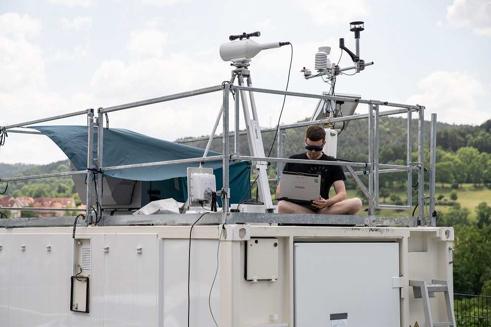 A QuBUS on the outdoor area of the Fraunhofer IOF 