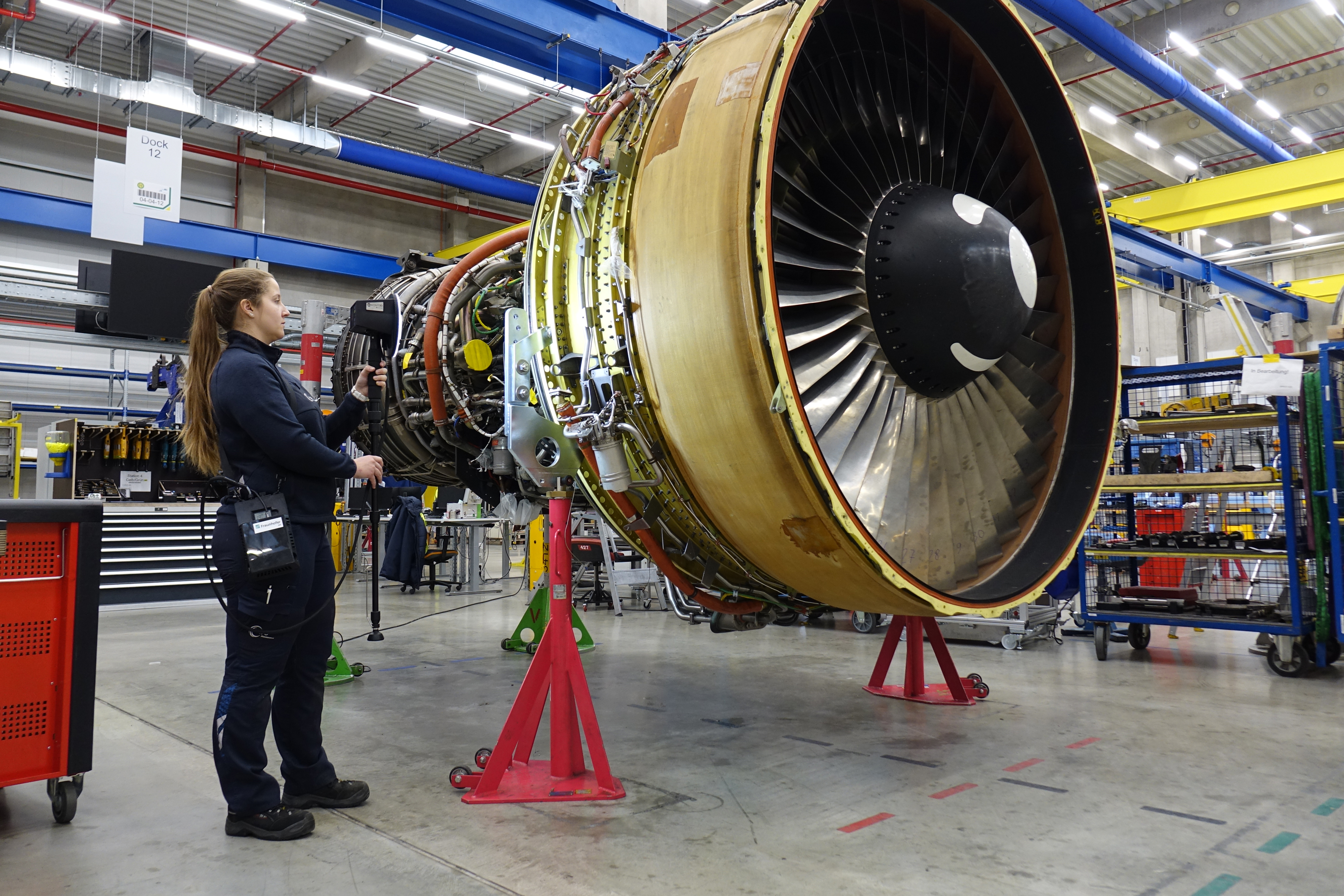 An MTU employee digitizes an engine.