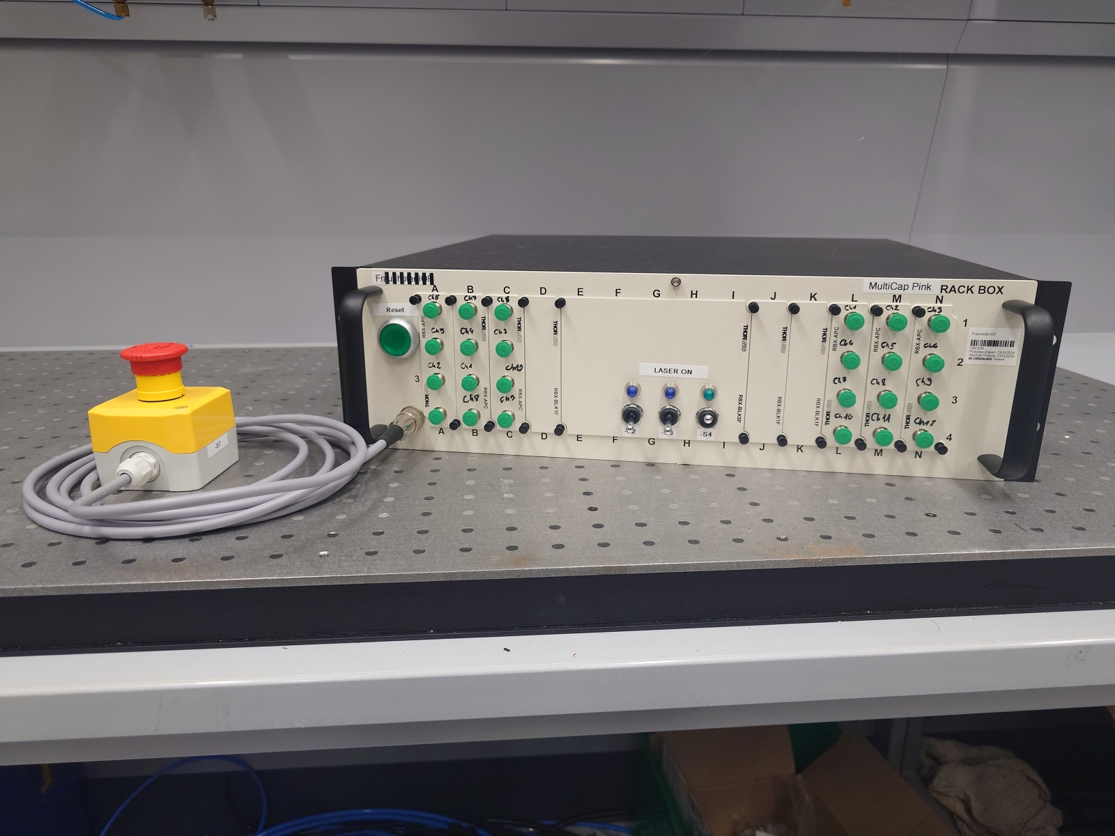 Multi-Cap project: The amplifier can serve up to 12 data channels in a single fiber strand.