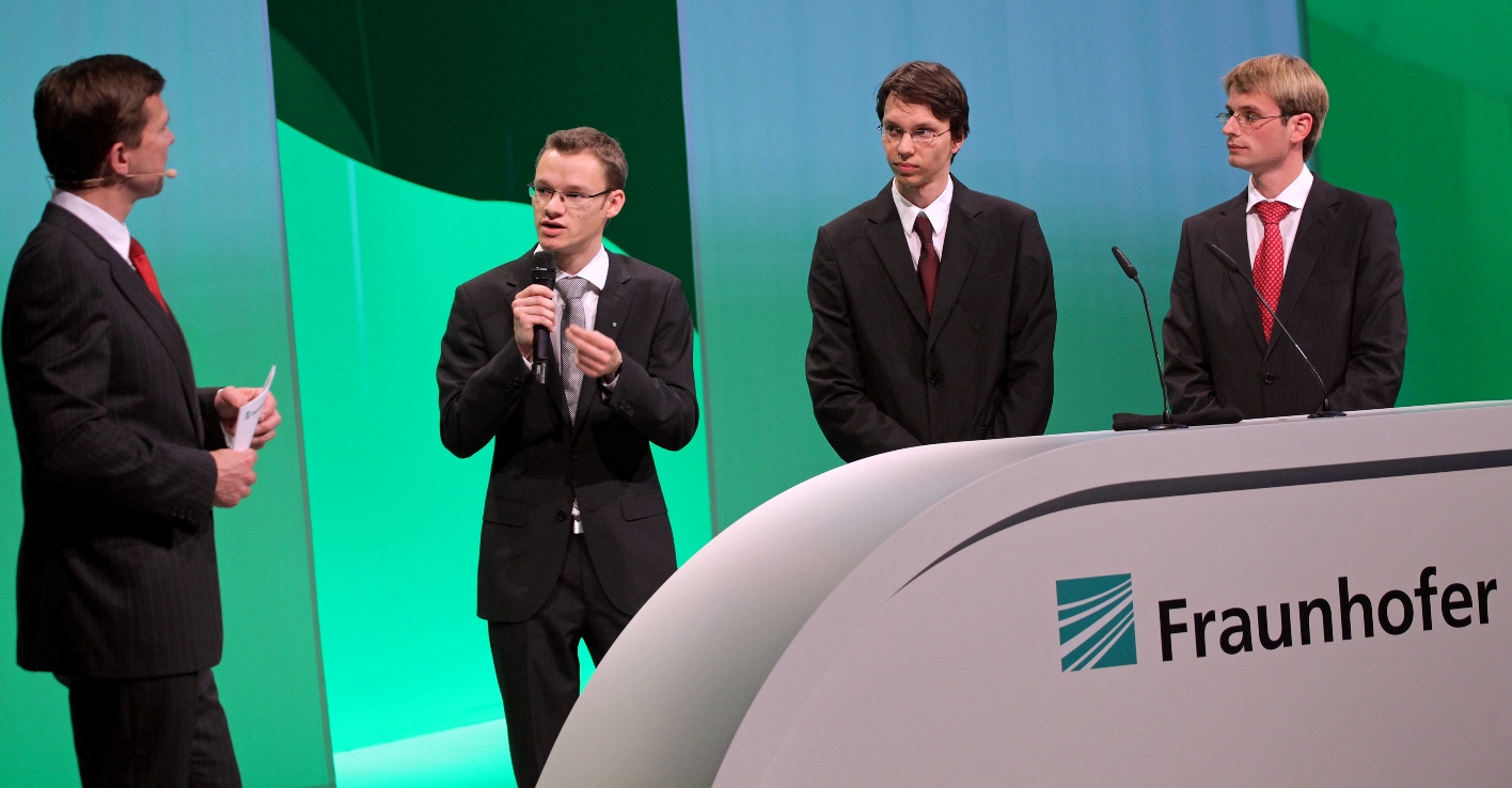 Marcel Sieler (2nd from left) explains his work before the award ceremony.